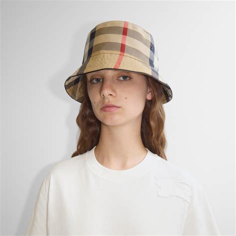 Exaggerated Check Cotton Bucket Hat in Archive beige 